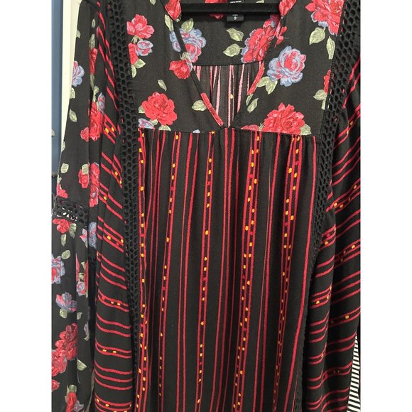 Torrid size 3 black floral crochet insets long sleeve v neck tunic - Picture 2 of 7